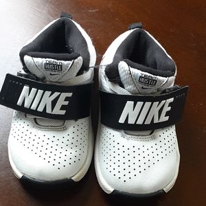 Toddler nike shoes